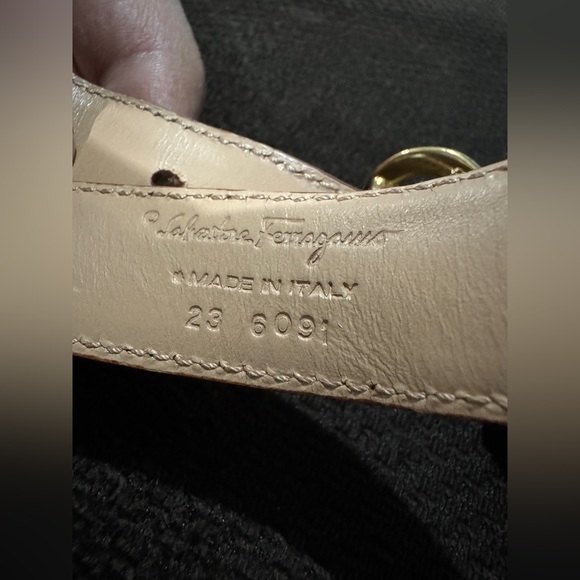Salvatore Ferragamo GANCINI beige and gold belt M - Picture 11 of 13